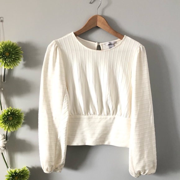 2/20 - | H&M | Puffy sleeve blouse - Picture 3 of 11